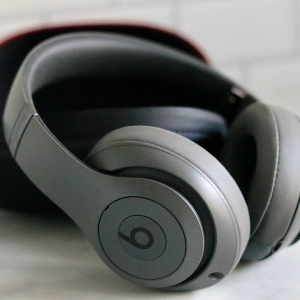 Beats by Dre Studio3 Wireless Over Ear Headphones - Gray
